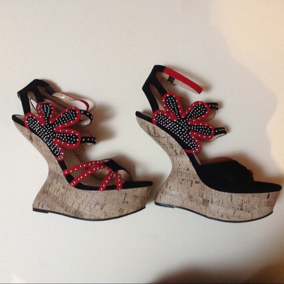 Where art meets fashion! Fun & Funky ALBA wedges! - Picture 7 of 8
